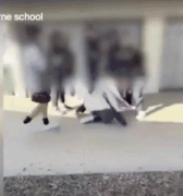 墨尔本一学校暴力频发，校方被批不作为！学生手机、鞋子被偷（视频）