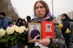 纳瓦尔尼葬礼变成罕见示威，澳大利亚驻俄罗斯大使也参加追悼会