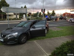 Point Cook青少年被控撞击警车