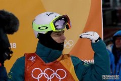 Matt Graham获得冬奥会自由式滑雪男子雪上技巧银牌