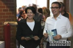 南澳大选：大选当天忙宣传，自由党领袖今天提