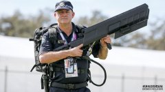 昆州警方新武器：针对无人机的超大枪