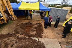 南澳警方挖掘民宅，找到了失踪45年的女子遗体