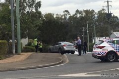 2名青少年驾驶被盗车辆把一名警官撞成重伤