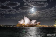 总理同意在歌剧院打赛马广告，说歌剧院是悉尼