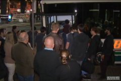 昆州新火车故障，近60名乘客被困隧道1小时