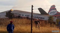南非发生坠机事件，2名澳航飞行员生命垂危