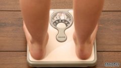 9岁男孩重178公斤，政府考虑校内强制称体重