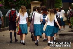 哪些州的女生可以选穿裤装上学
