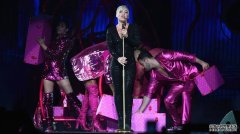 Pink推迟了周二的悉尼站演出