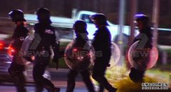 上百名年轻人在墨尔本捣乱 警方派出防暴警察