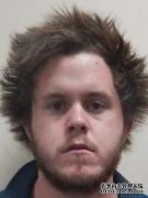 保释期间驾驶失窃车辆撞死人后逃逸，21岁男子获