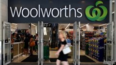 Woolworths 想申请允许员工在圣诞节上班遭财长批评