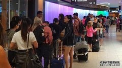 珀斯机场出入境旅客排长队