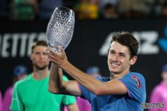 德米瑙尔捧杯悉尼，获得个人首个ATP冠军头衔