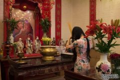 2019年中国农历新年: 猪年来临之际寺庙放满了祭