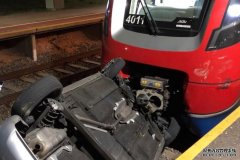 吸毒男子偷盗汽车后推上铁轨撞了火车，被判入