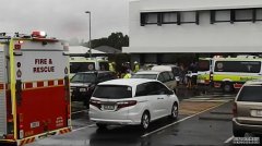 一辆失控汽车撞入布市北区一间学校 六名儿童受