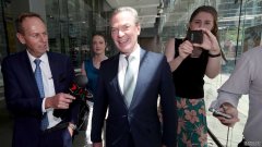 国防部长 Christopher Pyne 不再主持 skynews的 Pyne an