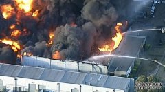 墨尔本北区工厂大火，有毒浓烟四散