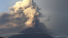 巴厘岛阿贡火山喷发，不过航班一切照常