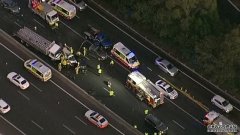 9号台新闻：悉尼大动脉M4今早大堵塞，九车连环