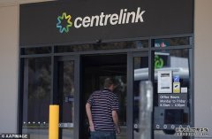 经营假日托的人在Centrelink外面找母亲 用100元换取