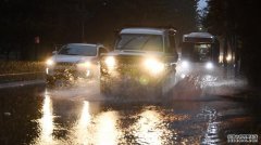 潮湿狂野天气重创悉尼，M5交通混乱
