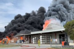 珀斯Kewdale区一间工厂燃起大火
