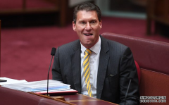 脱党的Cory Bernardi 参议员说，他不排除重返自由党