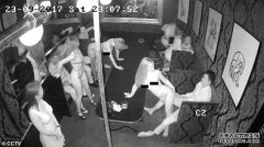 允许脱衣舞女郎吻客人 悉尼夜店老板被罚15000元