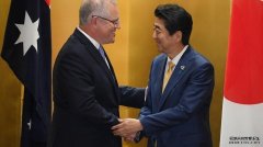 莫里森抵达日本受到热烈欢迎