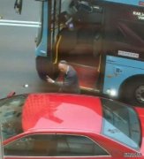 悉尼公交车司机打了违章停车的优步司机