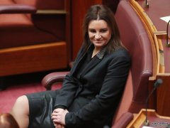 参议员Jacqui Lambie呼吁联邦政府免除塔州的公屋债