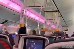 加航惊魂: 飞往悉尼的航班遭遇气流，乘客弹向天