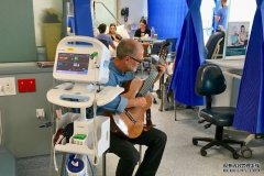 那些在医院楼梯间演奏帮助病人痊愈的音乐家们