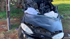 汽车撞上水泥电线杆，27岁男司机遇难