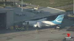 科巴姆航空一架飞机在珀斯机场撞上灯塔，62名乘