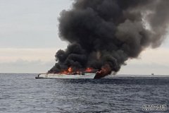私家船只出海观鲸起火沉没，8人获救