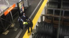 悉尼Rockdale火车站一名男子掉到铁轨上被火车撞死