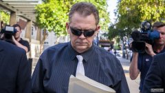 警察泄露家暴受害人信息而被判刑，职业前途未