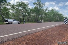 一辆车在 Kakadu 国家公园撞树，五人遇难