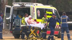至少三名消防员在悉尼外围的山火中受伤