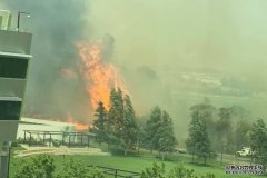 堪培拉山火紧急，机场取消了进出港航班