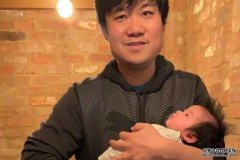 Yi Xu六个月大的女儿被困在武汉，他呼吁联邦政府