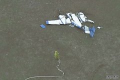 两架轻型飞机在空中相撞，四人死亡