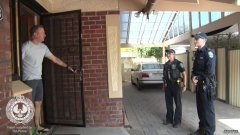 南澳警方将会上门检查人们是否遵守自我隔离规