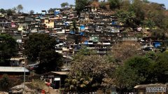 孟买贫民窟出现第一例死亡，澳洲医生呼吁紧急