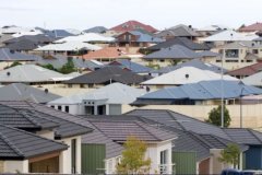与去年同期相比，全澳所有城市降价房产比例皆
