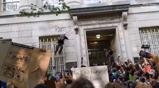 “还记得阿拉伯之春吗?我们正在经历美国之春。”